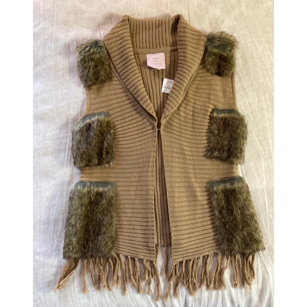Romeo & Juliet Knit Sweater Vest with Fringe & Faux Fur Accents Small Tan